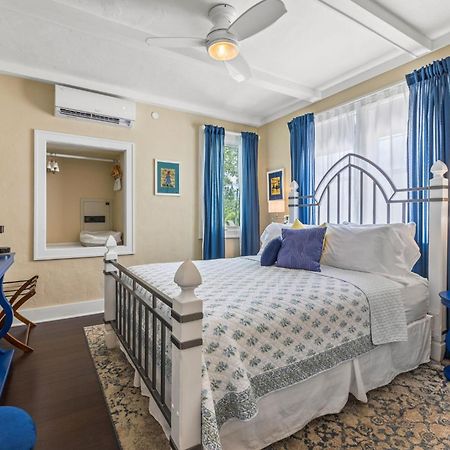 The Kenwood Gables Bed & Breakfast Сейнт Питърсбърг Екстериор снимка