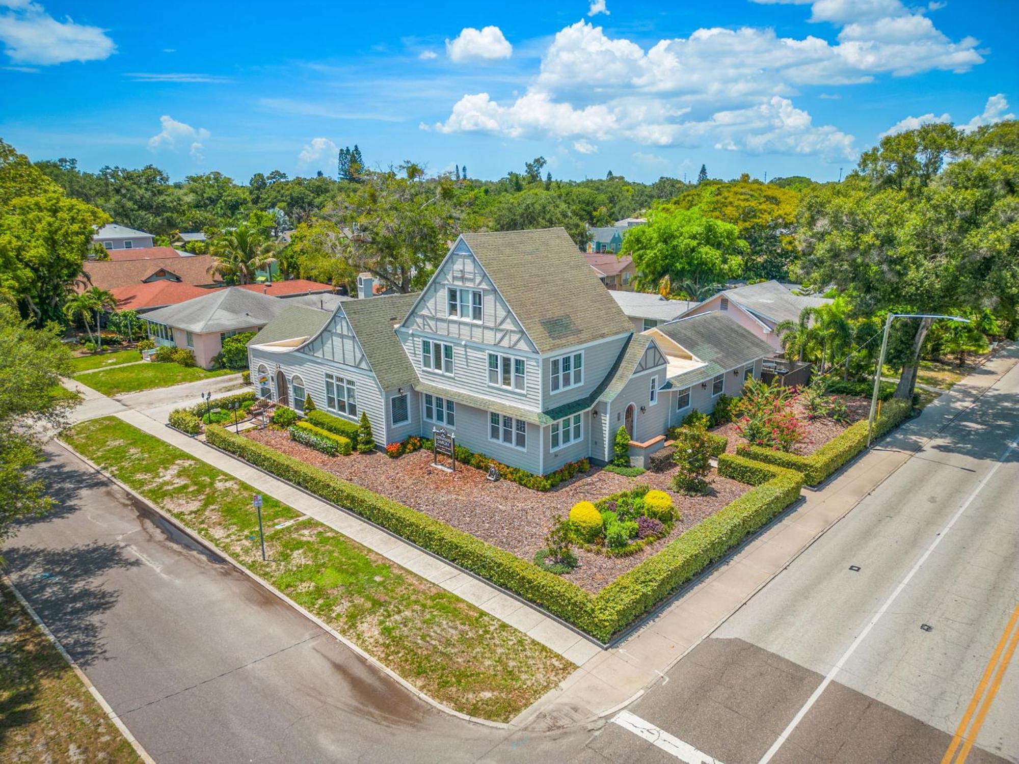 The Kenwood Gables Bed & Breakfast Сейнт Питърсбърг Екстериор снимка