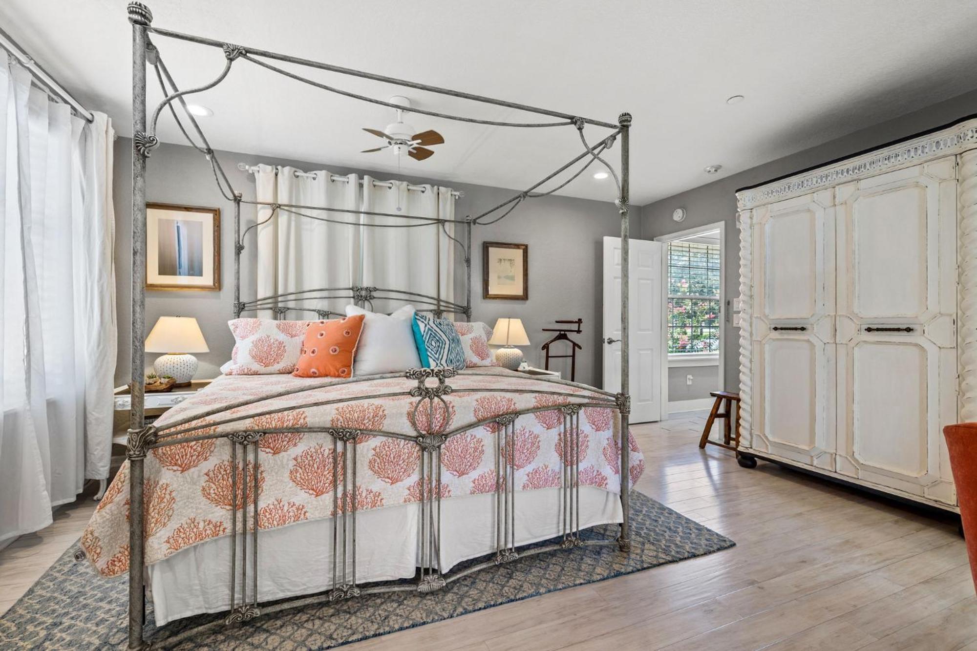 The Kenwood Gables Bed & Breakfast Сейнт Питърсбърг Екстериор снимка