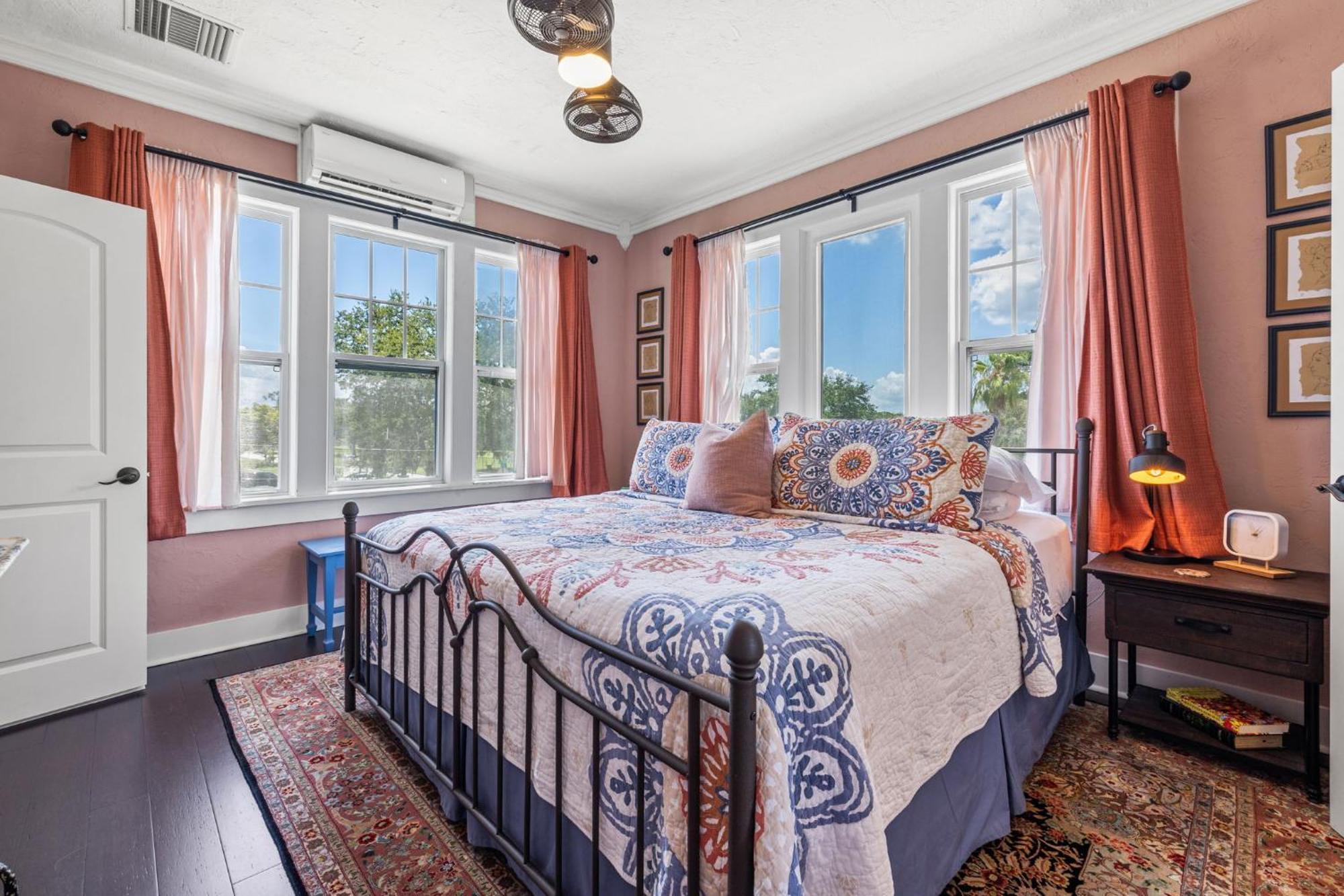The Kenwood Gables Bed & Breakfast Сейнт Питърсбърг Екстериор снимка
