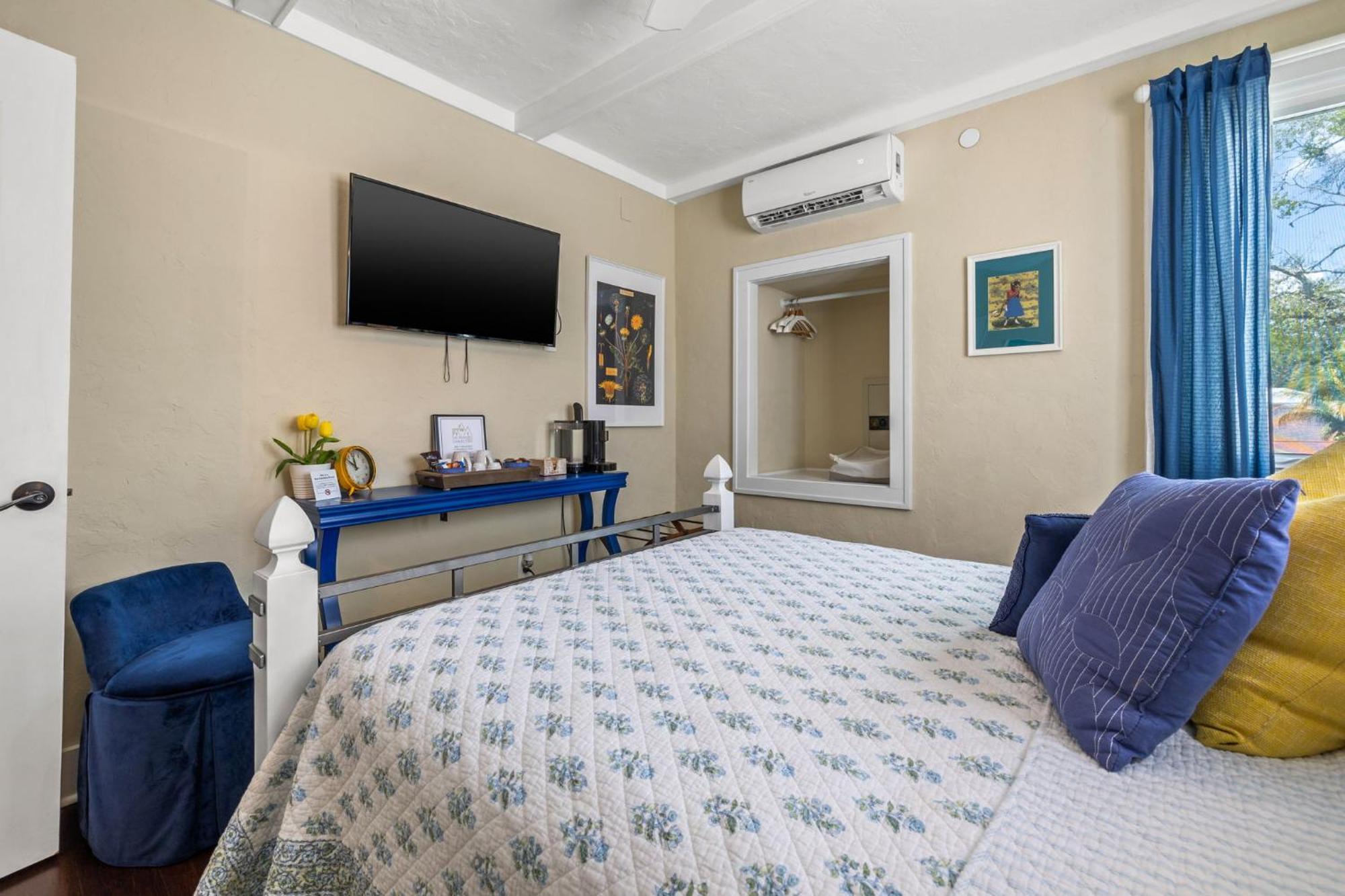 The Kenwood Gables Bed & Breakfast Сейнт Питърсбърг Екстериор снимка